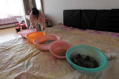 道滘镇楼上漏水，住户失联，小区没物管，业主维权难！律师来支招……